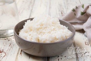 Taza de arroz blanco cocido