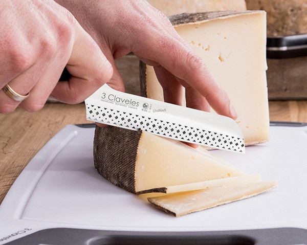Cuchillo para cortar el queso 3 claveles