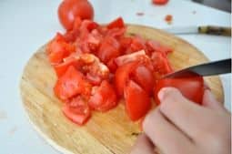 Cortando tomate