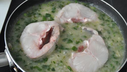 Cocción de la merluza en salsa verde