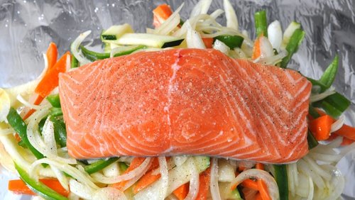 salmon cama verduras