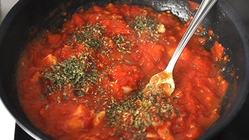cociendo salsa tomate napolitana
