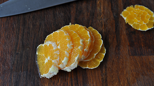 Naranja cortada para carpaccio